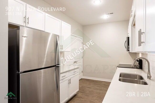 Building Photo - 907 North Plaza Drive