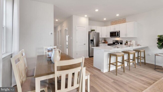Building Photo - 211 Hermosa Dr