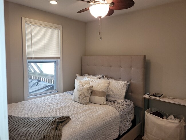 Building Photo - 56 Telegraph St