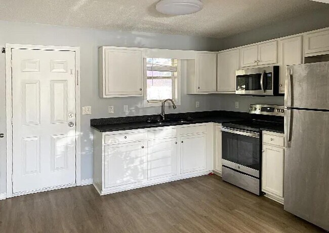 Building Photo - 609 Nixon St