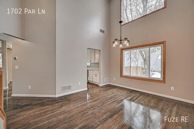 Building Photo - 1702 Par Ln