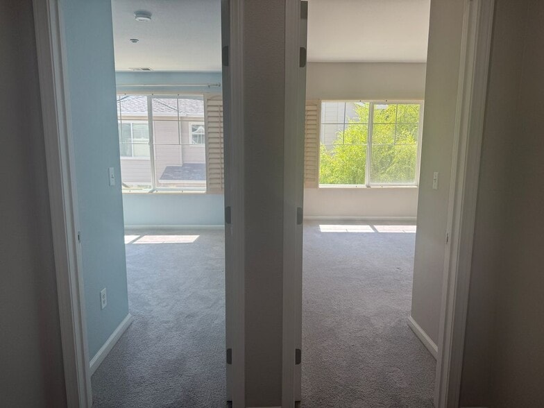 Building Photo - 3162 Golden Crest Common