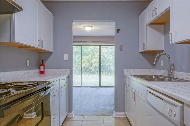 Building Photo - 3575 Oakvale Rd