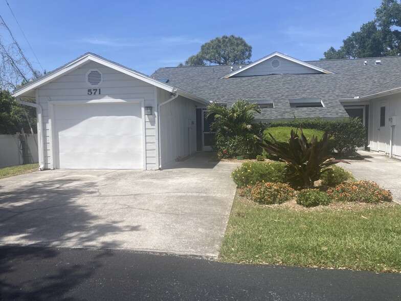 Building Photo - 571 Milburne Close