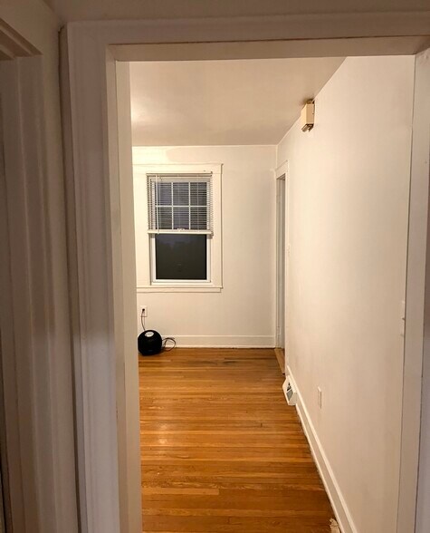 Building Photo - 46 Lawn Ave