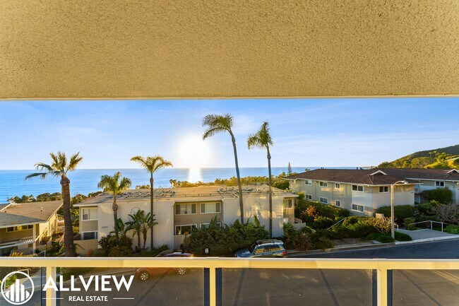 Building Photo - Stunning Ocean Views! 1 Bedroom Condo Avai...