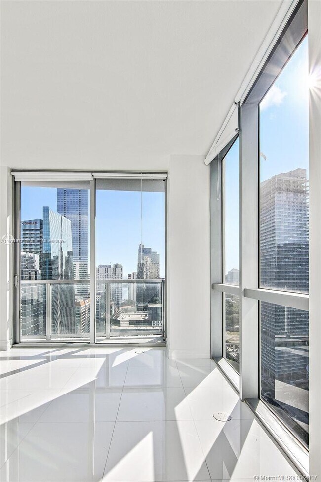 Building Photo - 1060 Brickell Ave