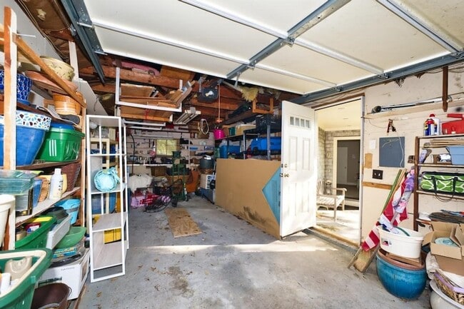 Building Photo - 73 Bayside Ave