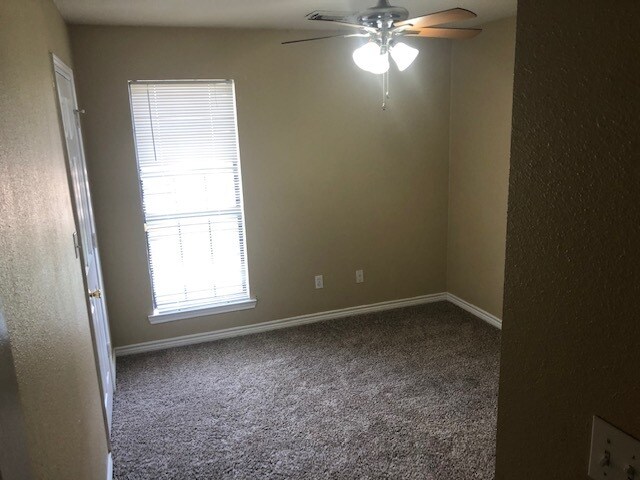 Building Photo - 1012 N Brents Ave