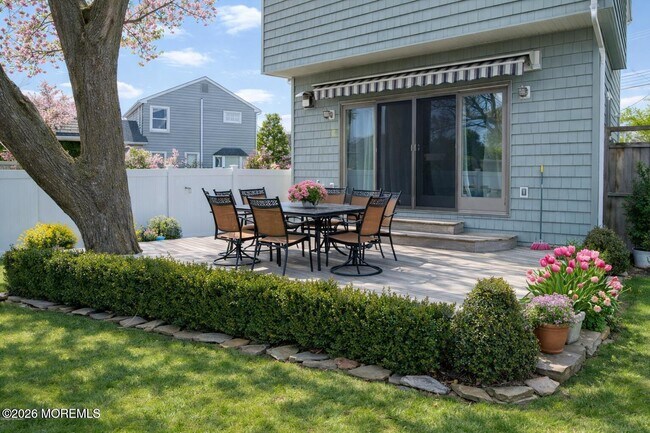 Building Photo - 6 Cook St