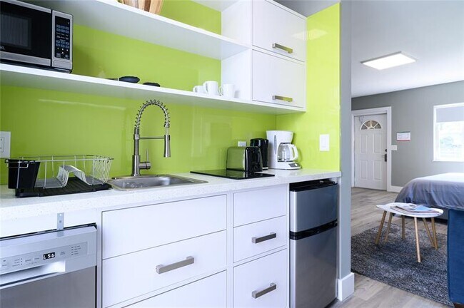 Building Photo - 1020 N Victoria Park Rd