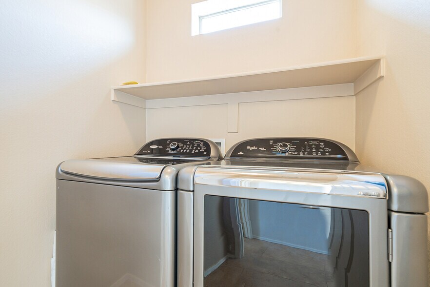 Building Photo - 2725 E Mine Creek Rd