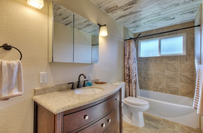 Building Photo - Cheery 3bedroom/1bath Rambler in Federal Way
