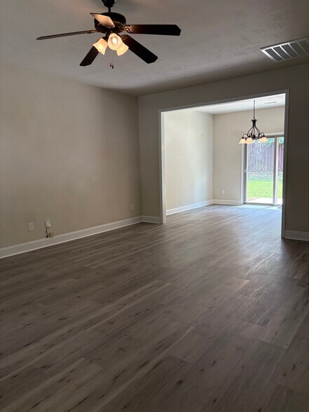 Living room - 505 Cranberry Cir
