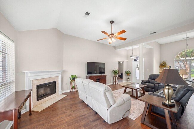 Building Photo - 11181 Ivy Dr