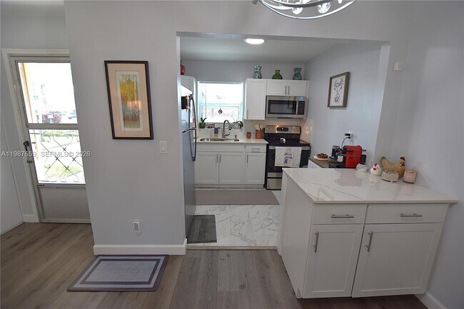 Building Photo - 2572 Emory Dr W