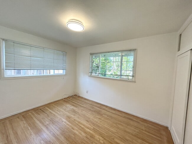 Building Photo - 751 Ruth Dr