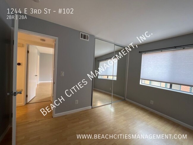 Building Photo - Awesome 2 Bedroom, 2 Baths and 1 Parking S...