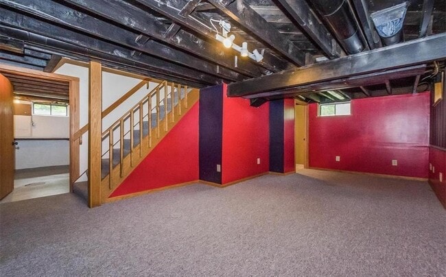 Building Photo - 3 Bedroom/1.5 Bathroom House - Available August 1st, 2025!