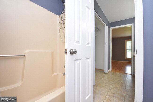 Building Photo - 12327 Elk Run Rd