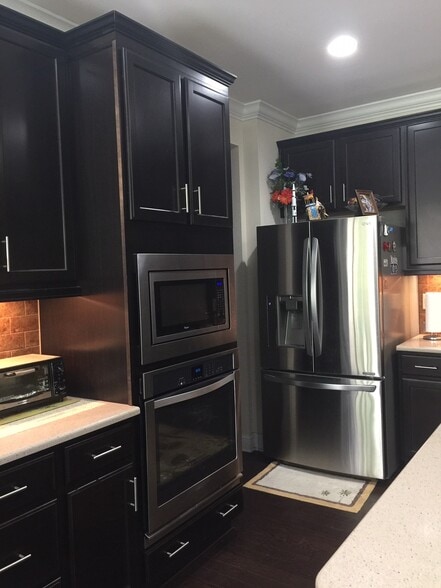 Steel Appliances - 530 Methven Grove Dr