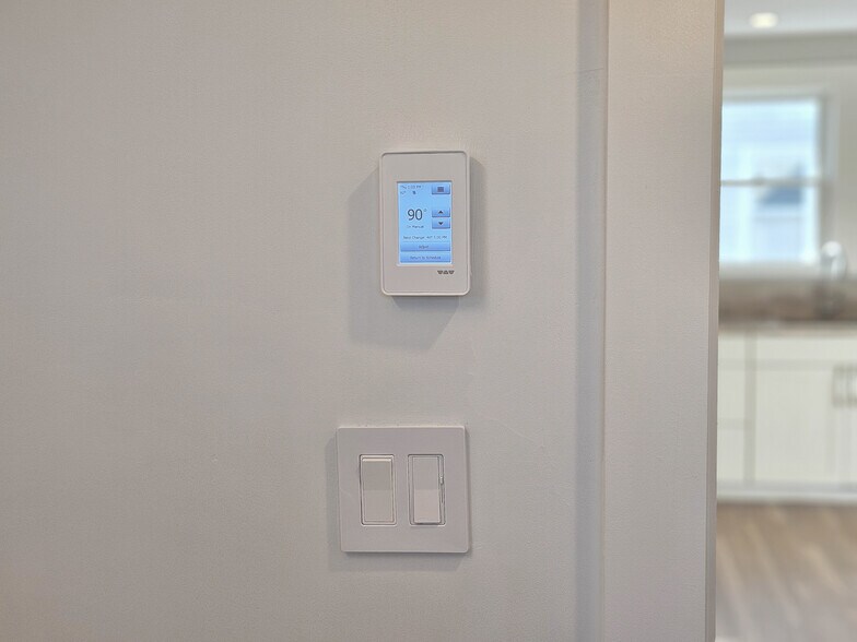 Building Photo - 70 Tufts St