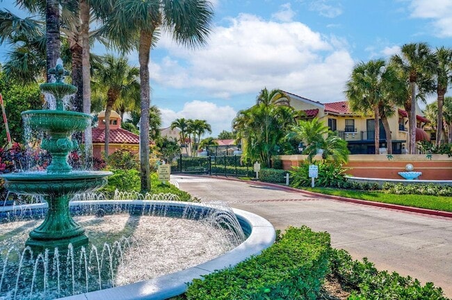 Building Photo - 500 Uno Lago Dr