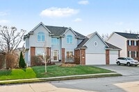 Building Photo - Spacious 4br/4.5 ba Home in Millard Mission Park Neighborhood. Huge Yard, 3 Car Garage