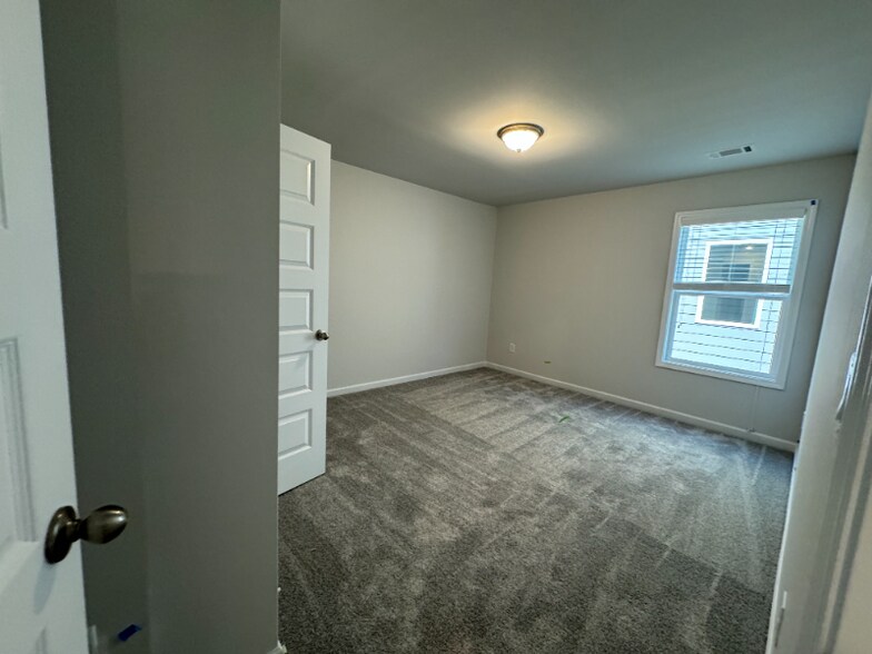 Building Photo - 3300 Westgate Park Dr