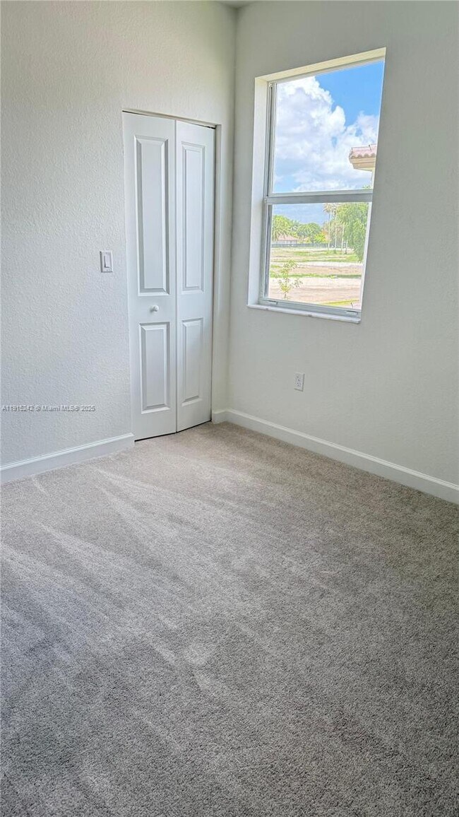 Building Photo - 2984 SE 23rd Ave