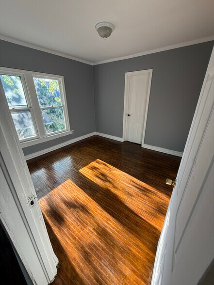 Building Photo - 412 Maple Ave