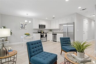 Building Photo - 526 W Elm St