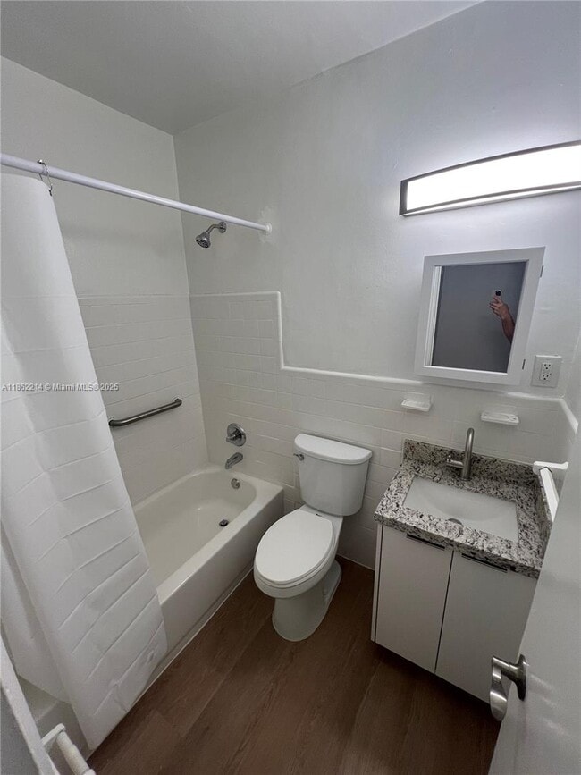 Building Photo - 361 Sharar Ave