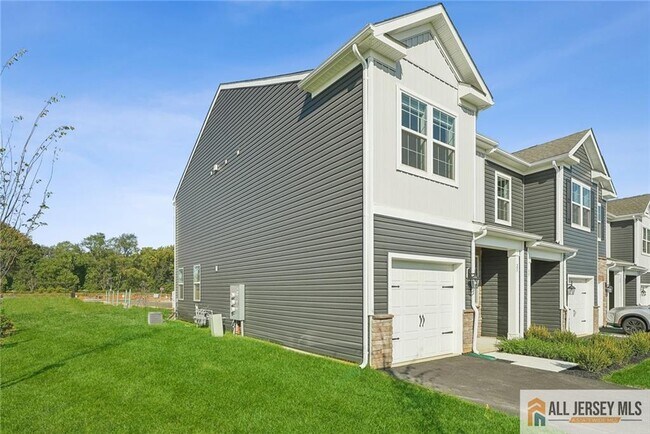 Building Photo - 25 Elliot Ln