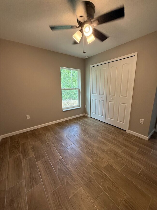 Building Photo - 277 Oak Ln Cir
