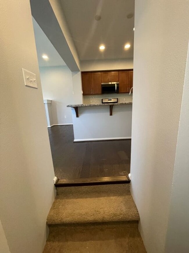 Building Photo - 3bd/3.5ba Bothell Townhouse