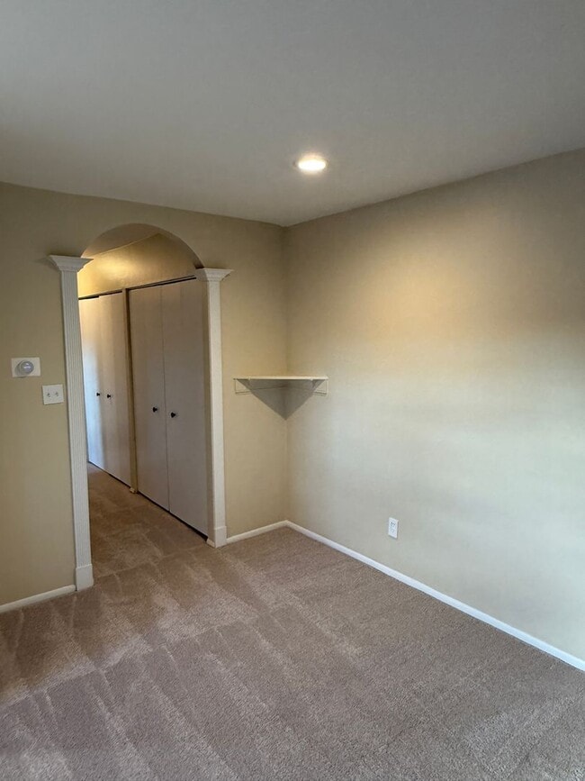 Building Photo - Third-Floor 2BR/1.5BA Condo Near I-695