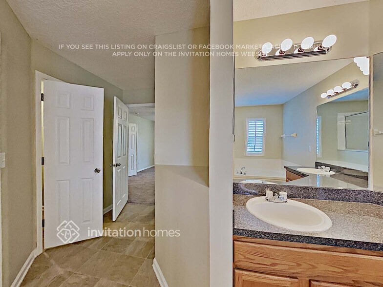 Building Photo - 12587 Woodfield Cir W