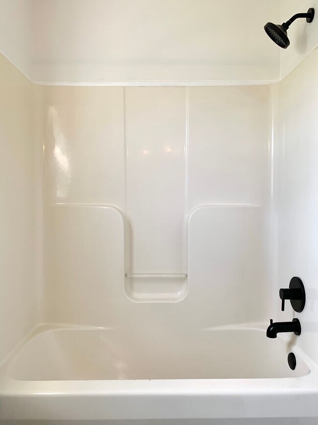 Building Photo - 157 Monarch Ln