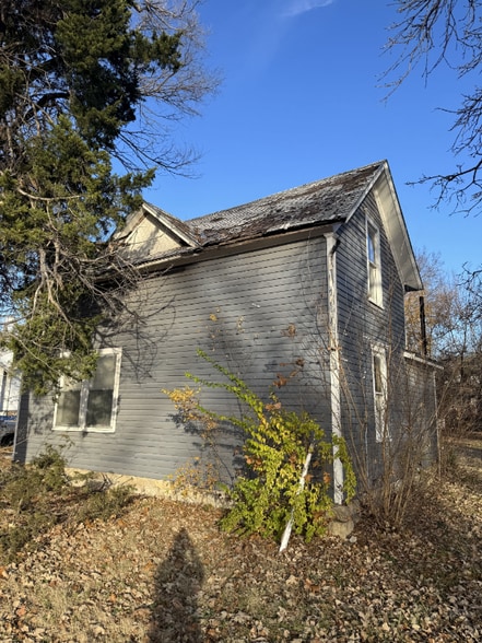 Building Photo - 502 S Broadway St