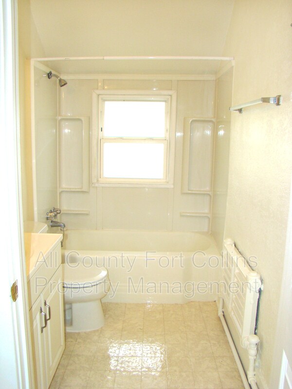 Building Photo - 401 Elm St