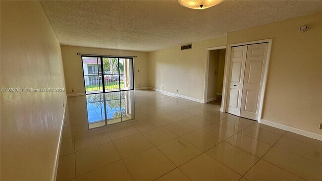 Building Photo - 16210 Laurel Dr