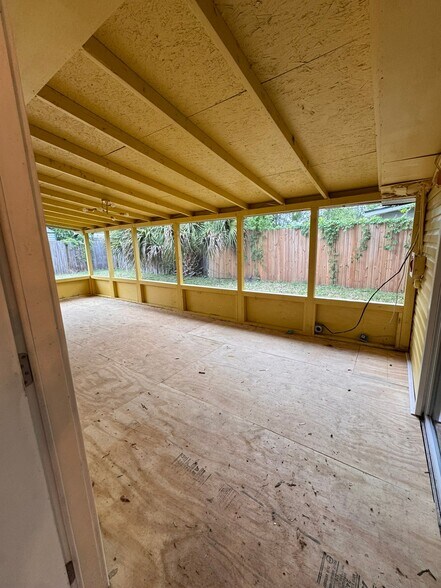 Building Photo - 2108 Burpee Dr