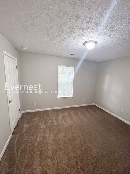 Building Photo - 7035 Setters Way