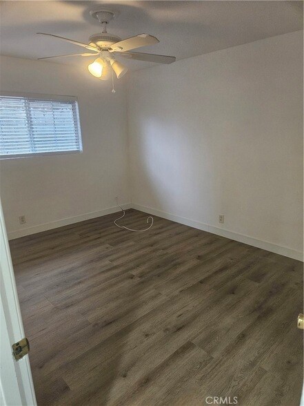 Building Photo - 1814 W Houston Ave