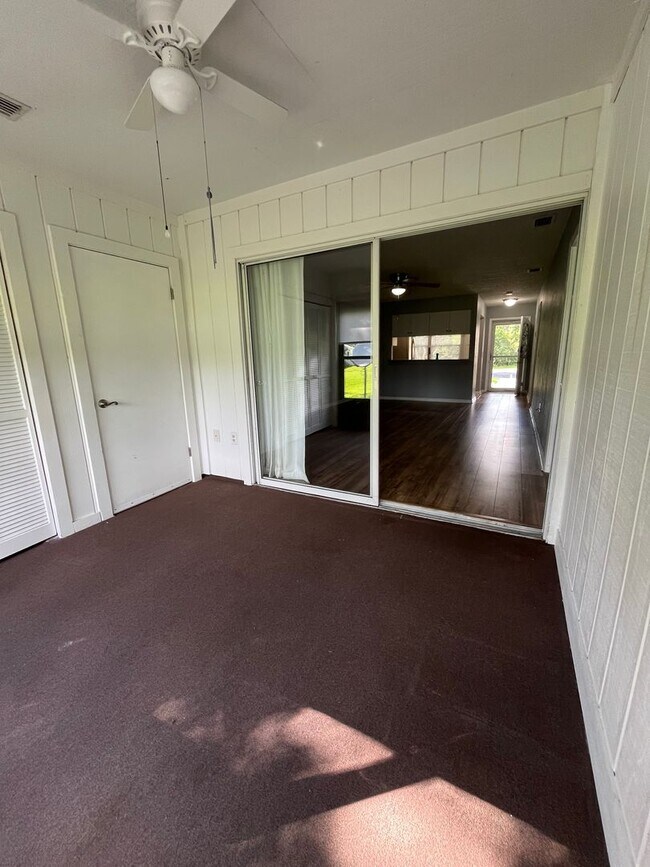 Building Photo - Kings Colony 2 / 2 bath with Florida room!