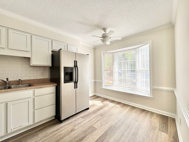 Building Photo - 2 Bedroom Townhome in NW Greensboro near parks and Greenway