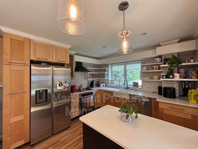 Building Photo - 208 Frances Cannon Dr