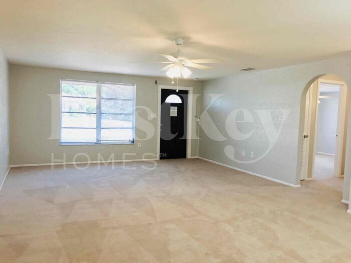Building Photo - 654 Hartford Dr NW