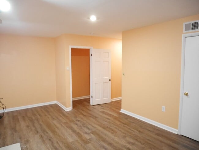 Building Photo - 4 Bedroom Townhome- Silver Spring, MD